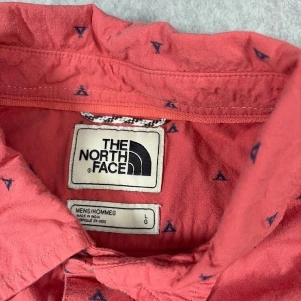 The North Face Button Front‎ Shirt Mens L Salmon Pink Geometric Teepee Print